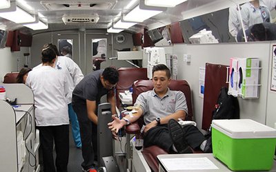 Pharmacy students donating blood